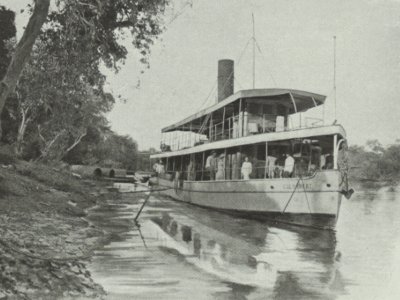 The Colombert, a 105 tons steamer, in Laos; in: Excursions aux temples d'Angkor; livret du passager; Messageries Fluviales de Cochinchine
